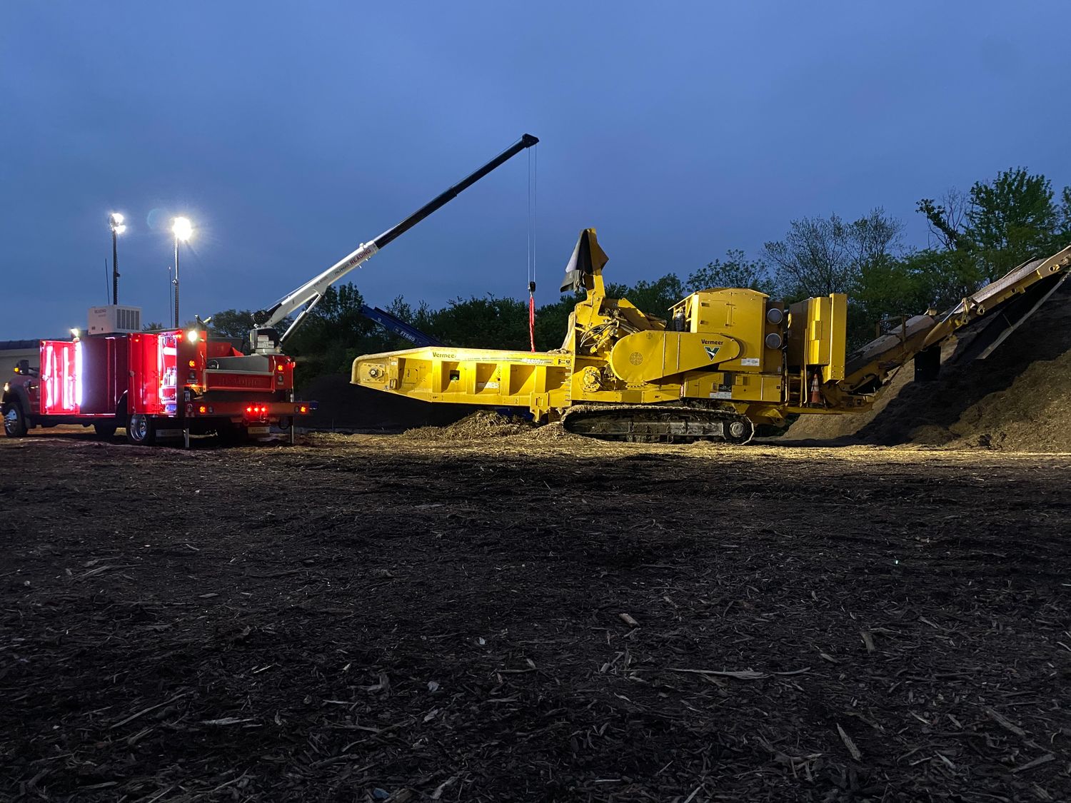 9 Foot Tall Set Truck Bed Mounted Light Tower 14,360 Lumens